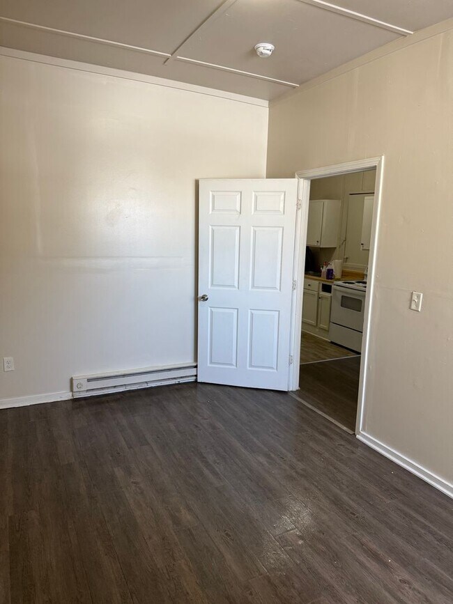 Building Photo - 1525 S Walnut St