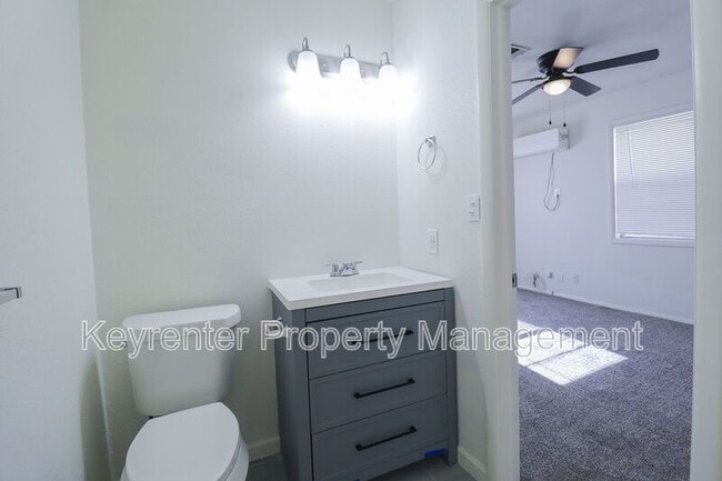 Building Photo - 622 E Xyler St