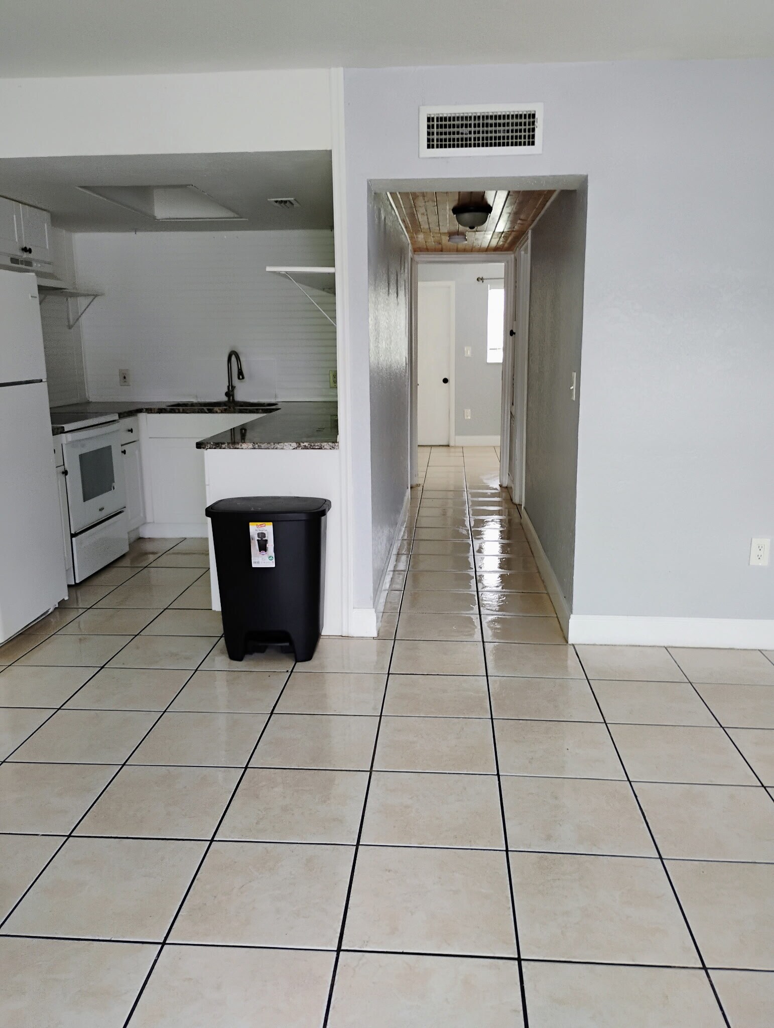 Kitchen - 309 Avanda Ct