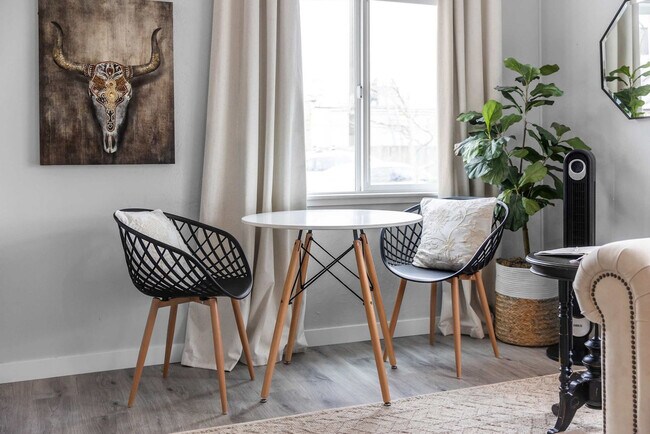 Building Photo - 120 4th Ave N