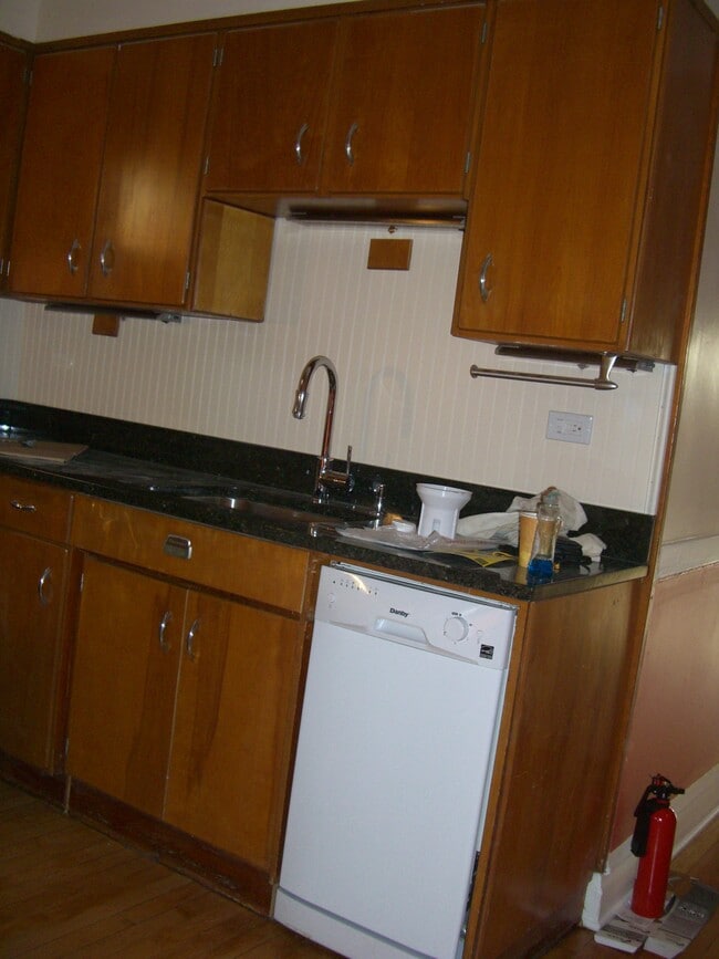 Building Photo - 4243 N Lincoln Ave