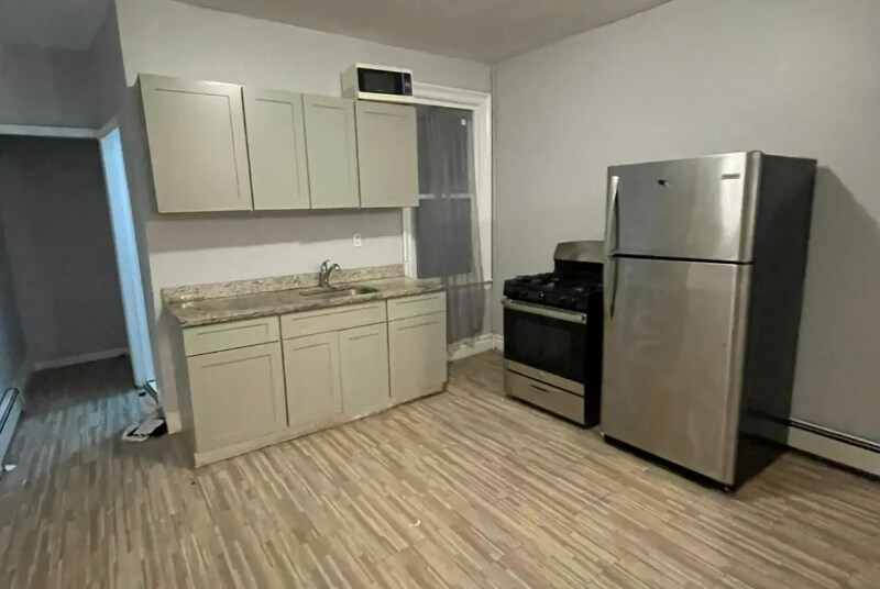 Primary Photo - 166 Lexington Ave