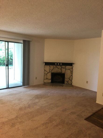 Building Photo - 3206 Pine Rd NE