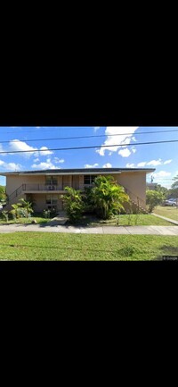 Building Photo - 1120 N Sapodilla Ave