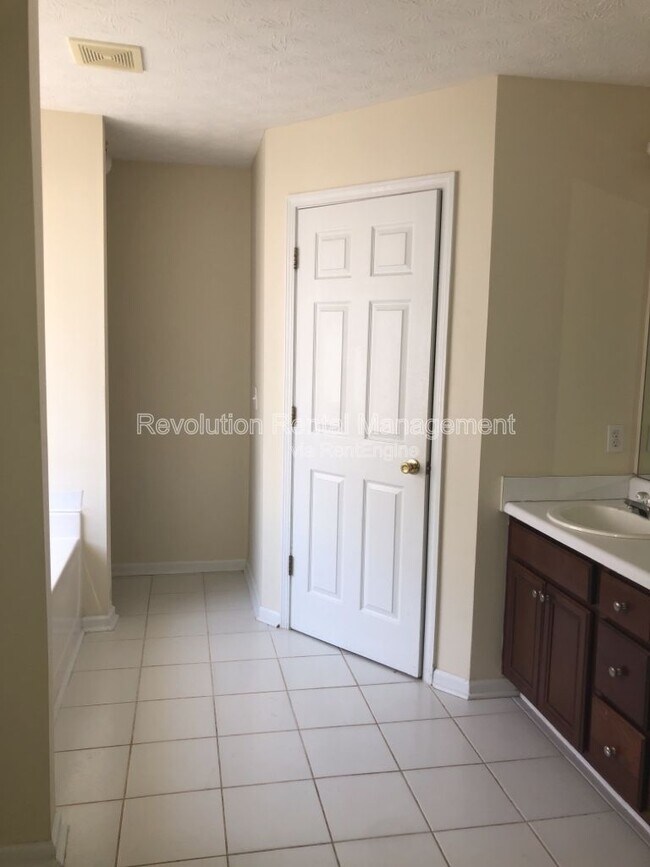 Building Photo - 2489 Tolliver Dr