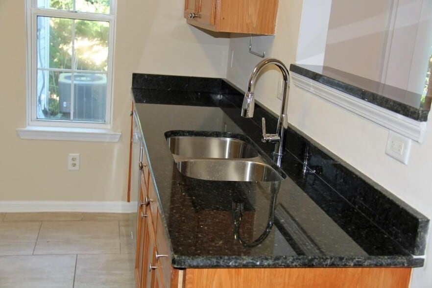 Building Photo - 962 Tree Creek Blvd