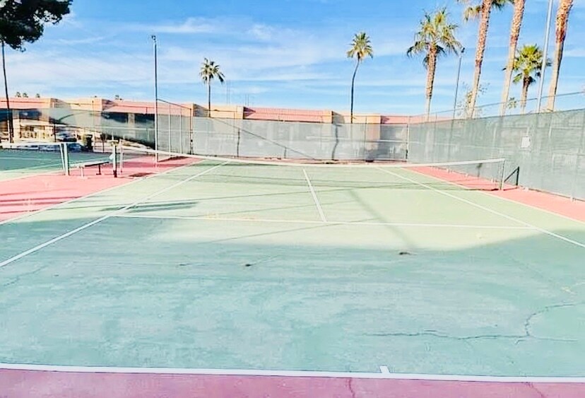 Building Photo - 4918 River Glen Dr