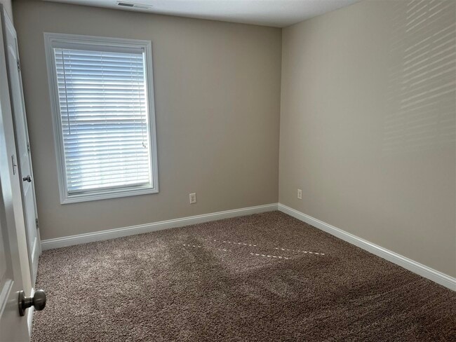 Building Photo - 593 Springfield Blvd