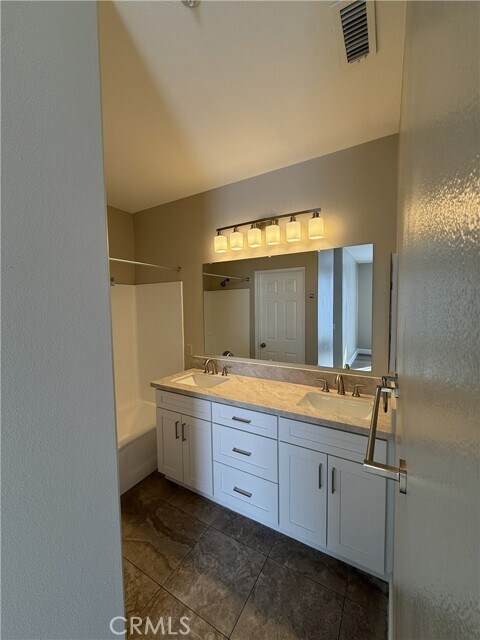 Building Photo - 37 Vía Barcelona