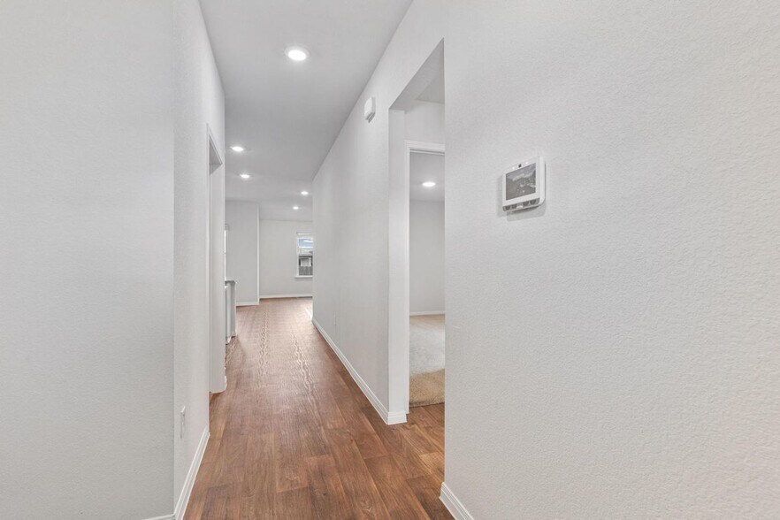 Building Photo - 21020 Price Daniel Dr