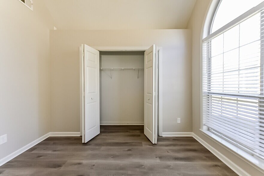 Building Photo - 210 Coldsprings Ct