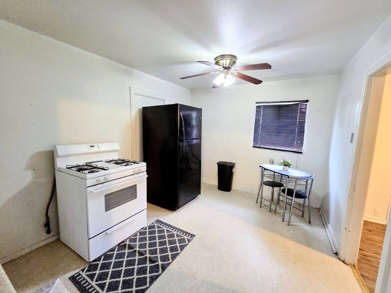 Building Photo - 1008 Runnels St