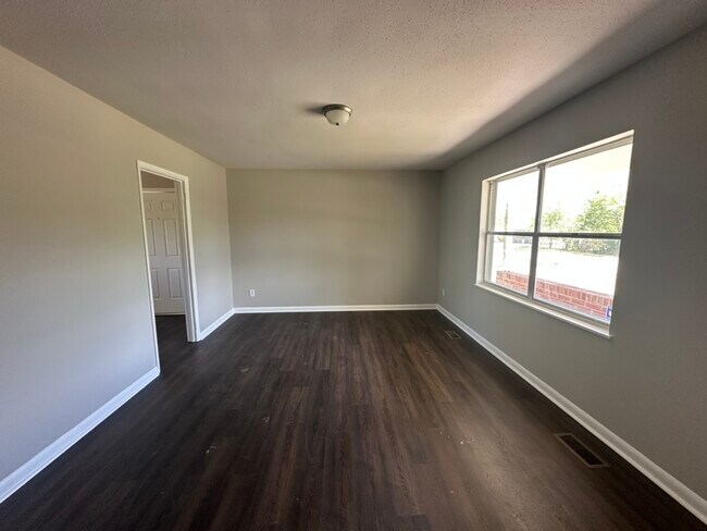 Building Photo - 2725 Heatter Ave
