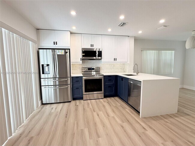 Building Photo - 9832 NW 9th Ct