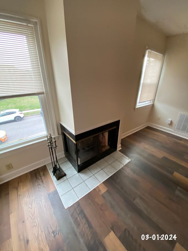 Building Photo - Spacious 2 bedroom/1 bath 2nd floor Condo ...