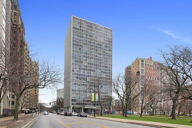 Primary Photo - 2400 N Lakeview Ave