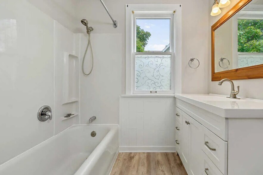 Bathroom - 117 N West St