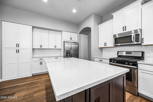 Building Photo - 4231 E Marshall Ave