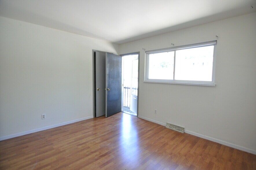 Building Photo - 46 Lakewood Garden Ln