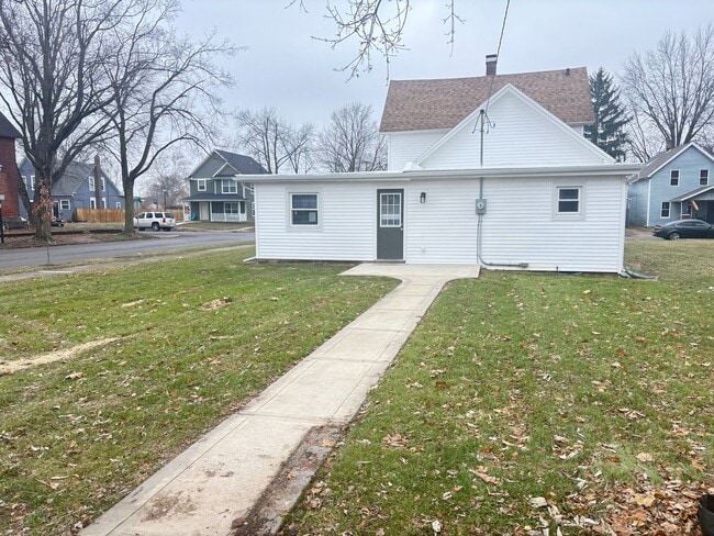 Building Photo - Newly Remodeled 4 Bedroom by Electric Works