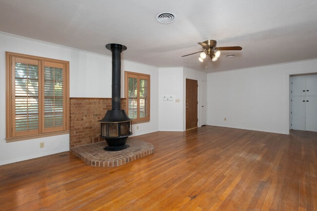 Building Photo - 2050 S Bowie St