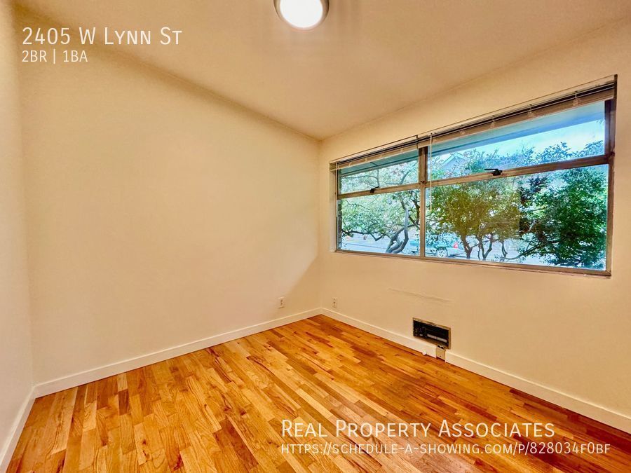 Building Photo - 2405 W Lynn St