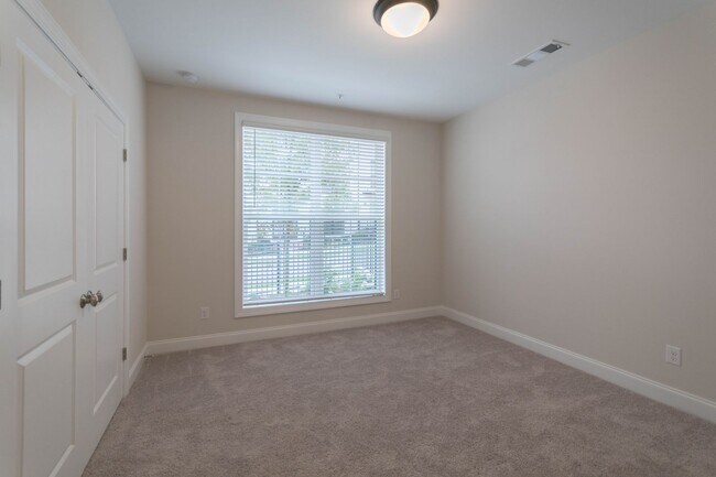 Building Photo - Immaculate, new 3BR/3.5BA townhome in The Maxwell community in Alpharetta GA.
