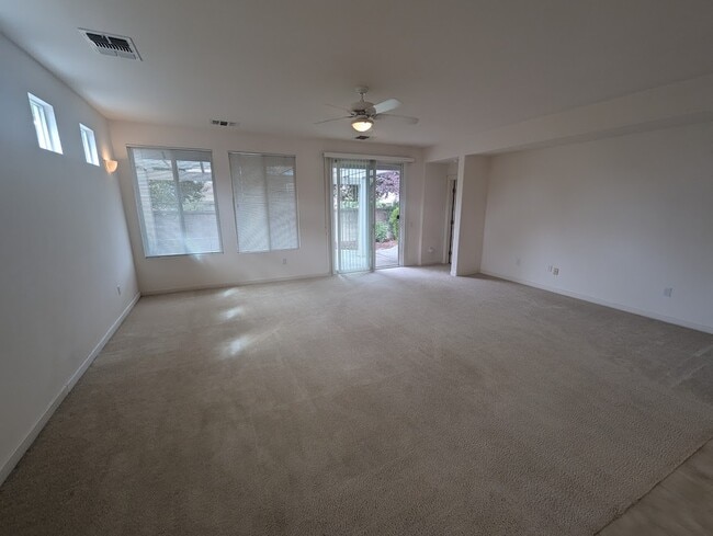 Building Photo - 104 Azeo Ct