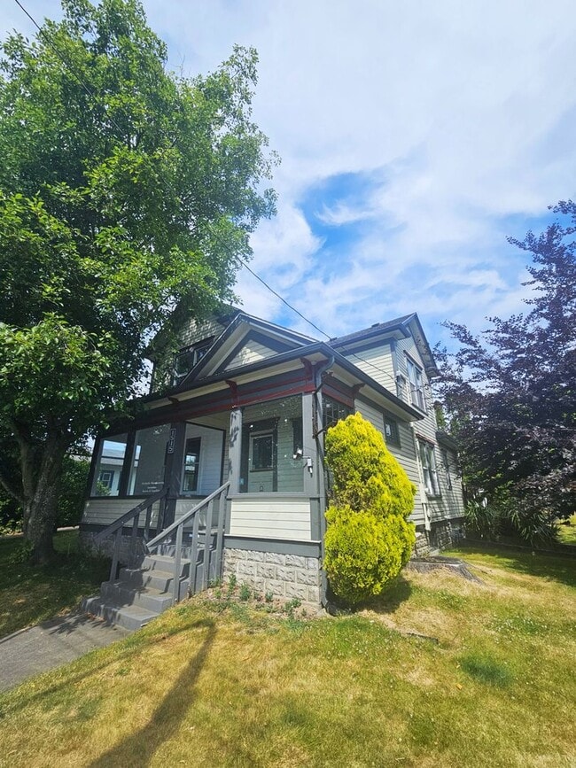 Building Photo - Charming 5-Bedroom Home with Updated Kitchen, & Bath in Fairhaven!