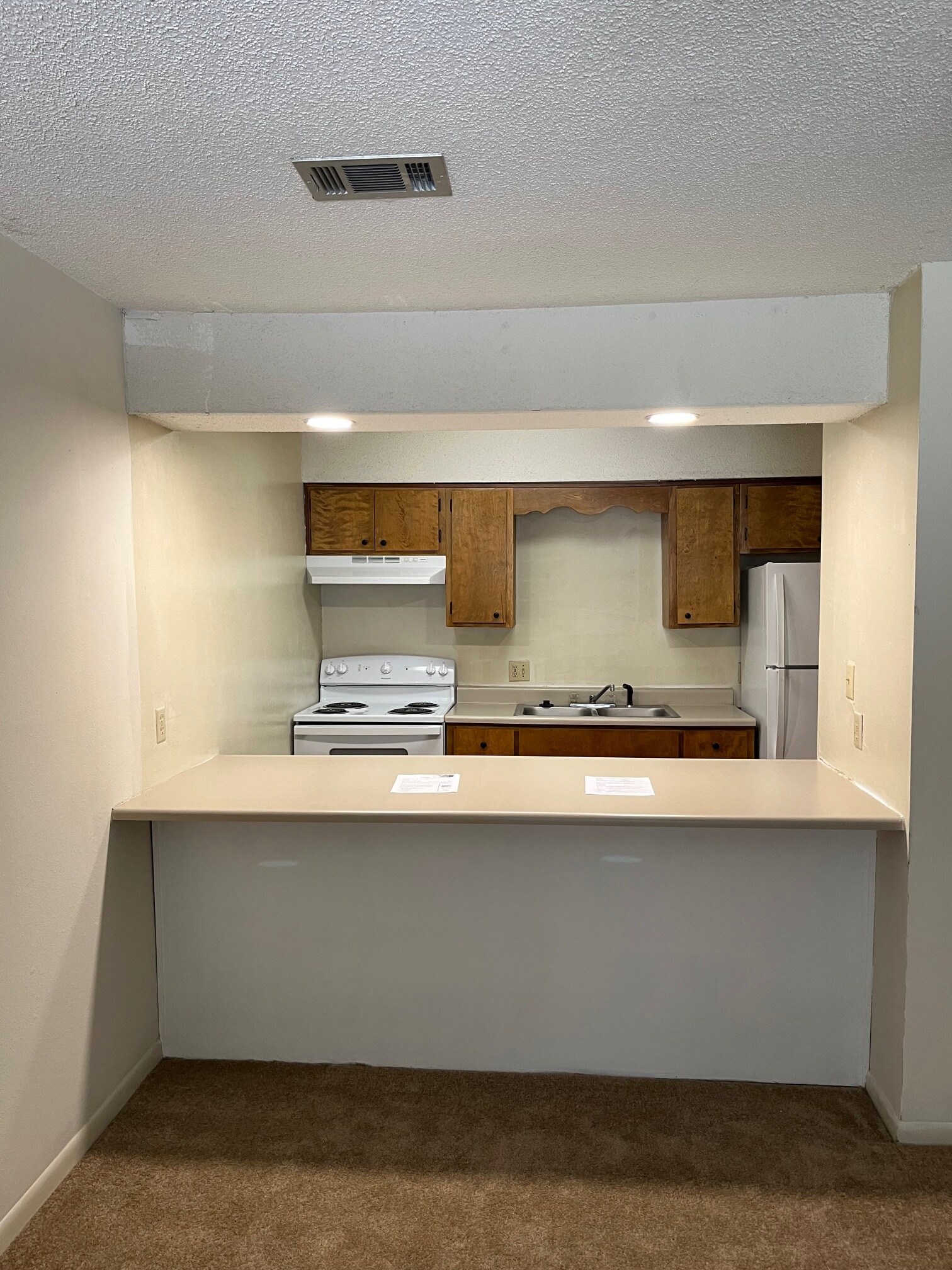 Kitchen with by pass counter - 38 4th St