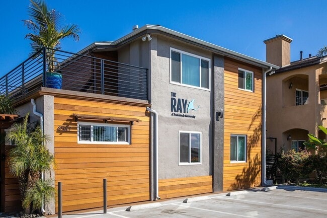 Building Photo - Gorgeous property! Cute Units!