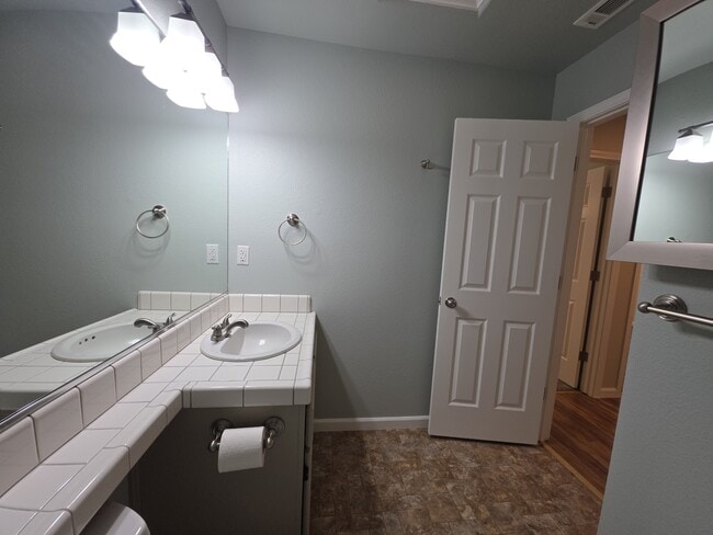 Building Photo - 3179 Sunglow Dr