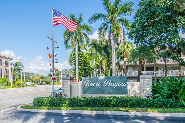 Building Photo - 11 Royal Palm Way