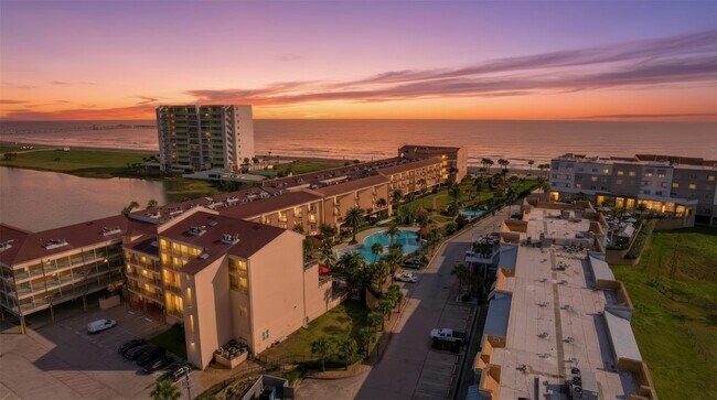 Building Photo - 9520 Seawall Blvd