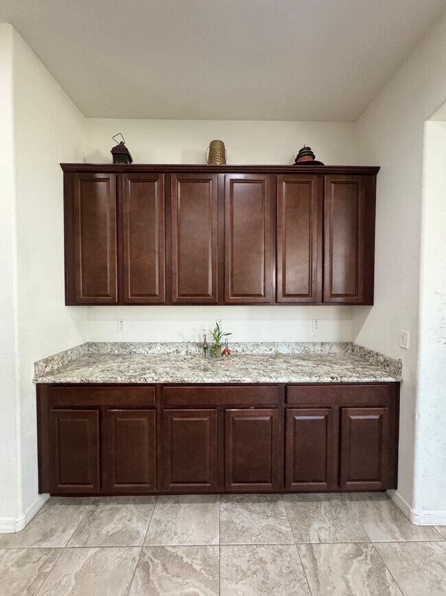 Building Photo - 4070 S Pearl Dr