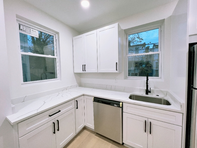 Building Photo - 720 E 41st St