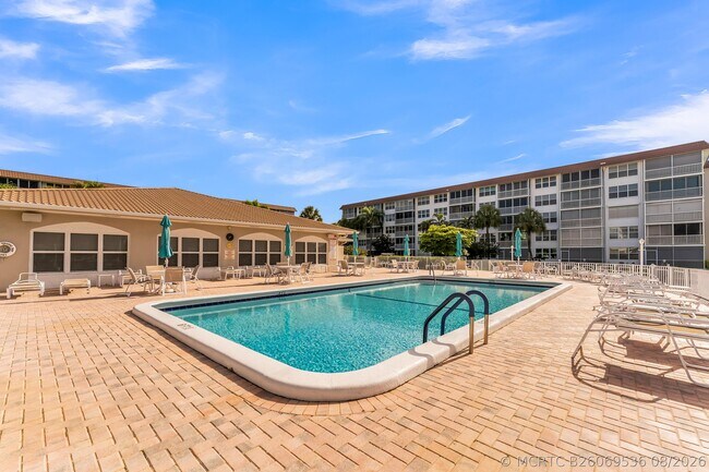 Building Photo - 931 Gardenia Dr