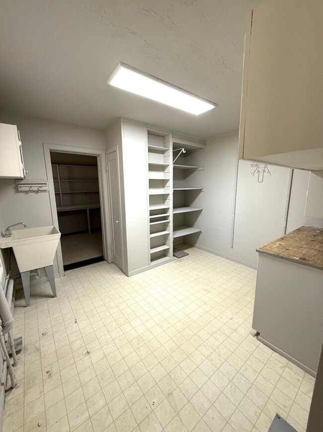 Building Photo - 1431 Johnston Ave