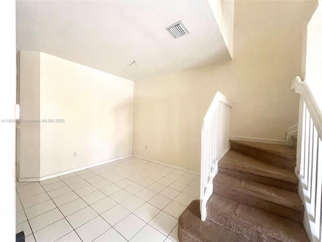Building Photo - 1429 SE 24th Ct