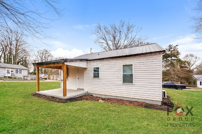 Building Photo - 502 Hickory Ave