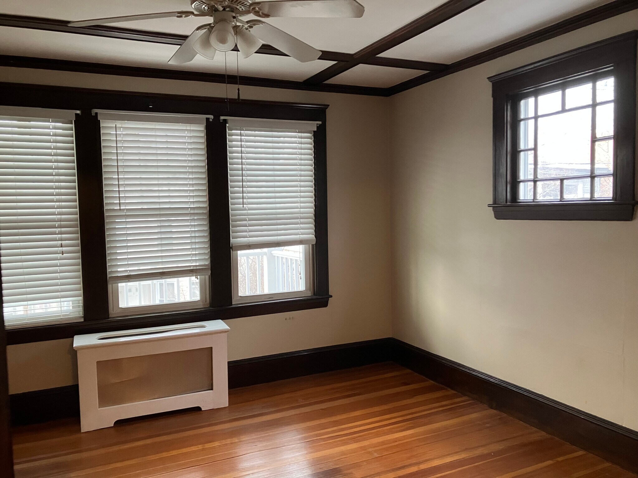 Building Photo - 43 Roslyn St