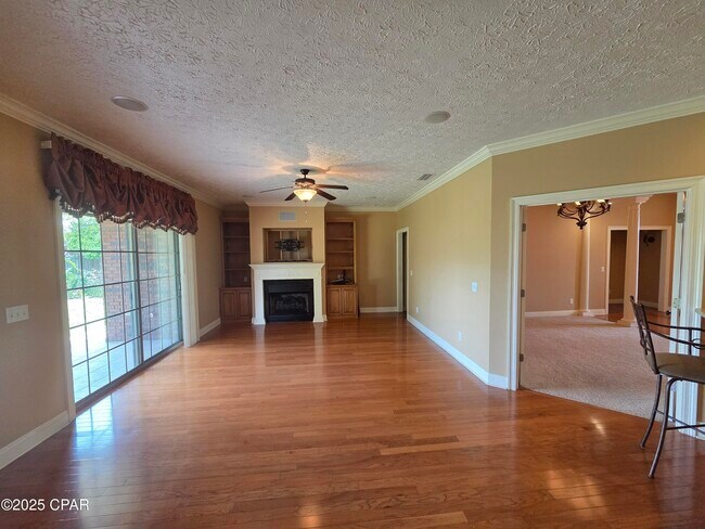 Building Photo - 3401 Hillcrest Dr