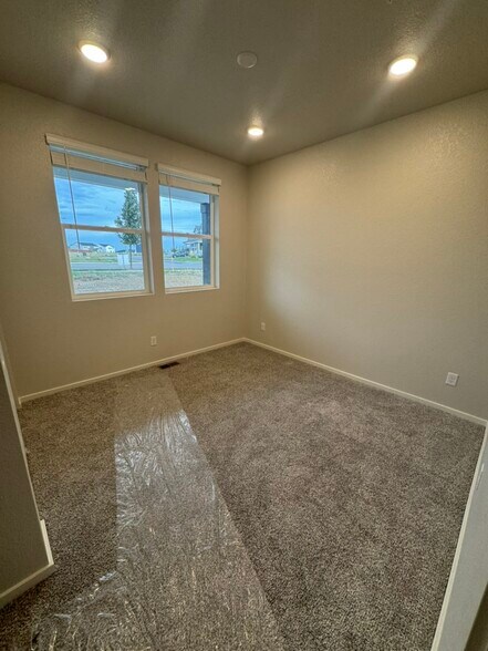 Building Photo - 1811 Bounty Dr