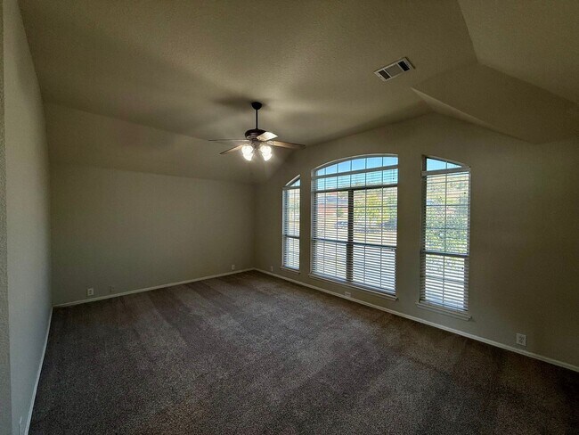 Building Photo - 5 bedroom, 3 bathroom home off TPC Parkway!