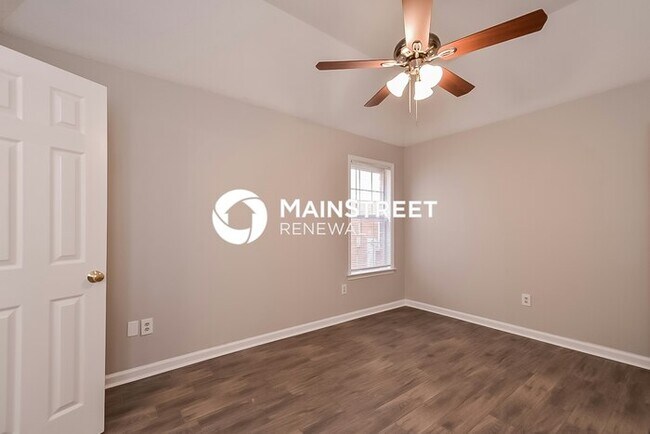 Building Photo - 3 Bedroom Pet-Friendly Home in Memphis, TN with Main Street Renewal