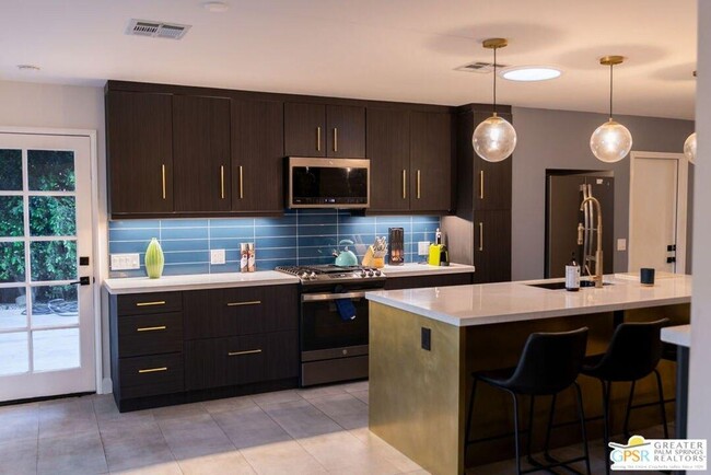 Building Photo - 38820 Bel Air Dr