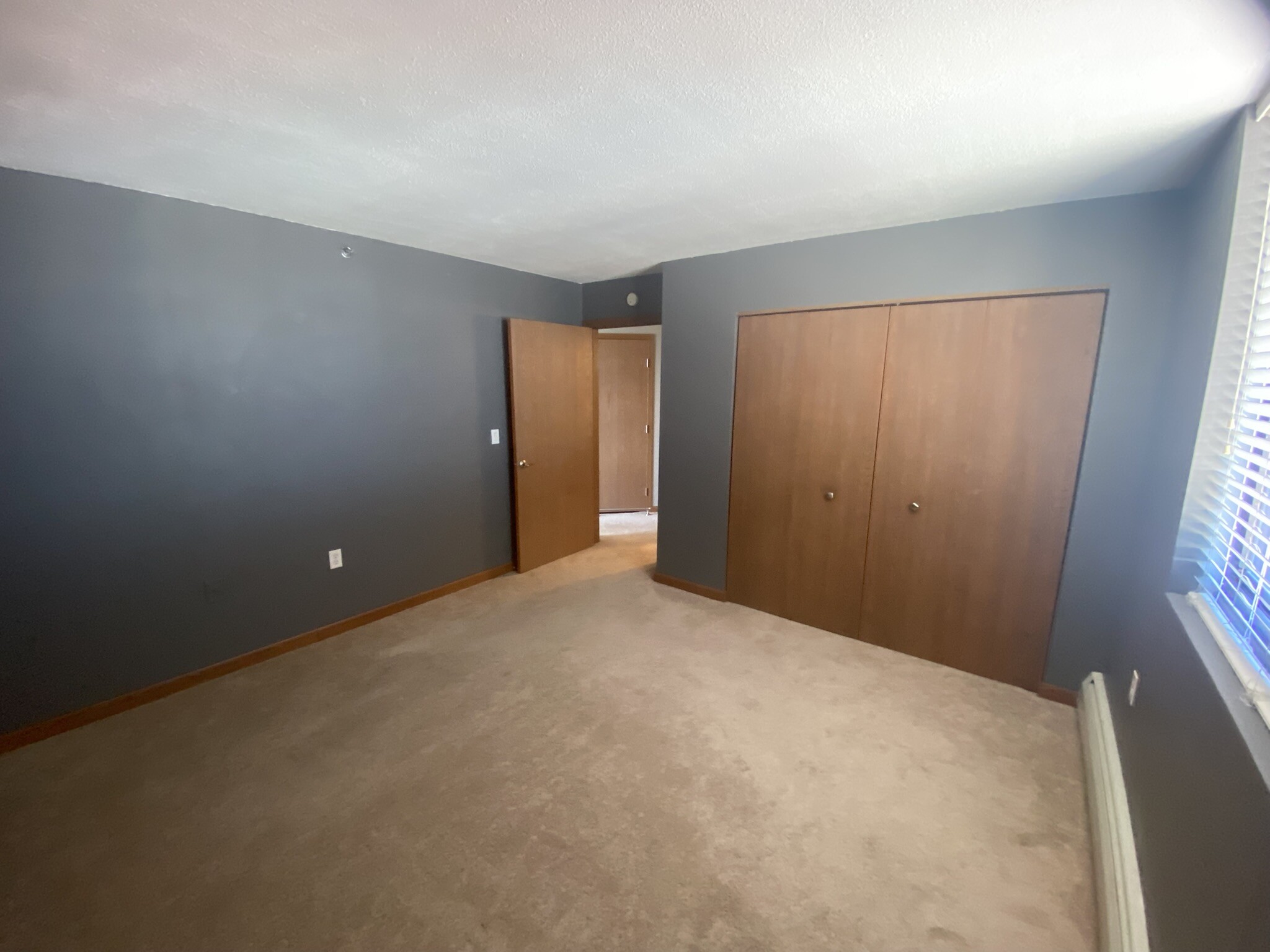 Building Photo - 6500 Woodlake Dr