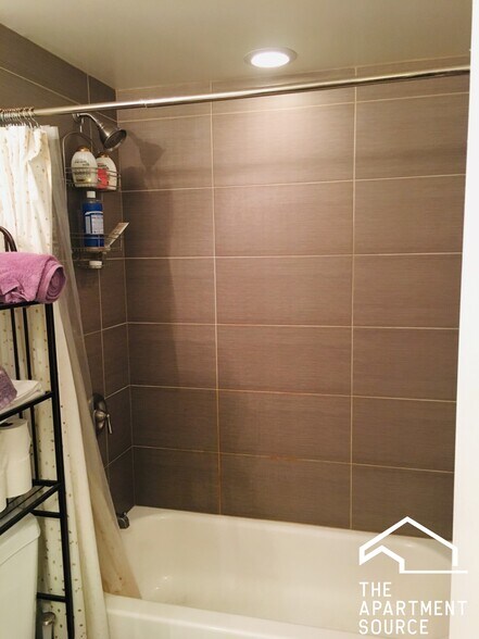 Building Photo - 3804 W Diversey Ave