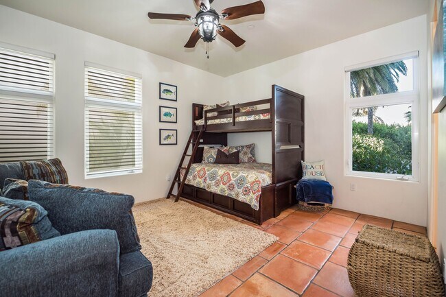 Building Photo - 875 Sand Point Rd