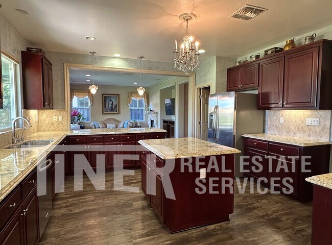 Building Photo - 3576 Hume St